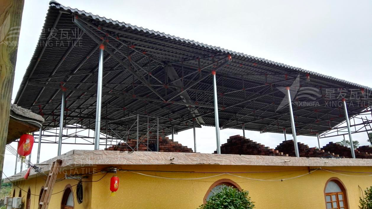 “鋼結(jié)構(gòu)+合成樹脂瓦”屋面建筑體系已被普遍應用，促進行業(yè)發(fā)展