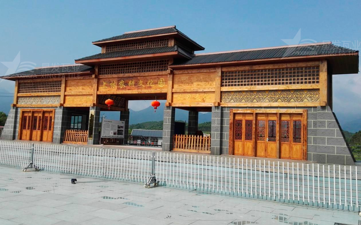 合成樹(shù)脂瓦為旅游景點(diǎn)增添了色彩與生機(jī)，集美觀與實(shí)用于一身！